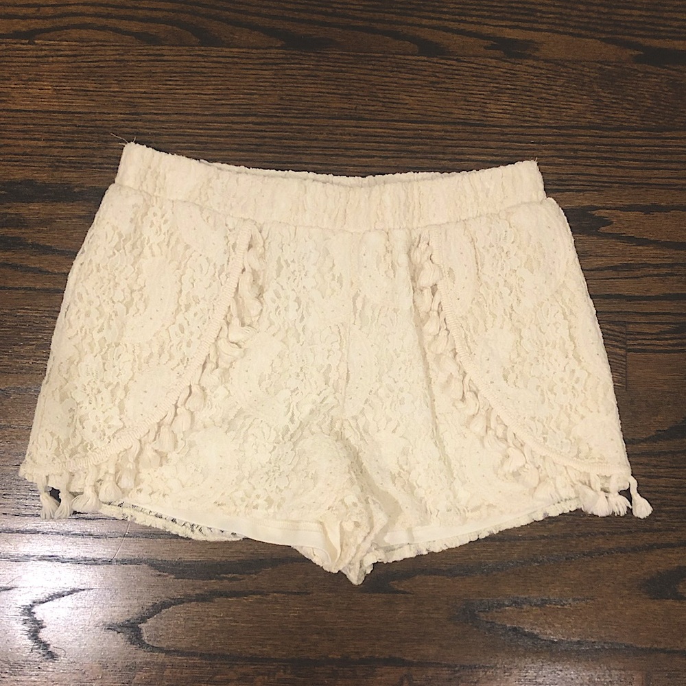 Lace shorts with tassels- cream